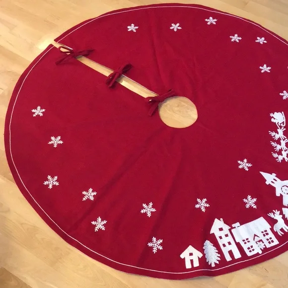 HOUSE & GARDEN | Wool Blend Embroidered Christmas Tree Skirt - Picture 10 of 13